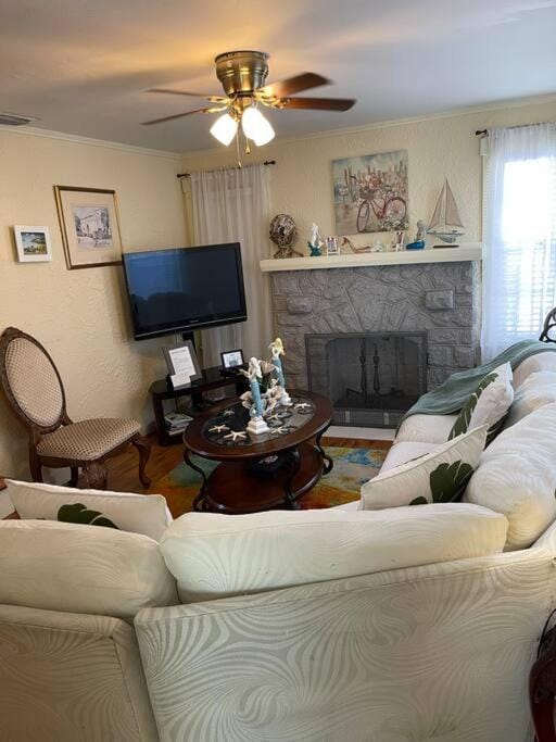 2 Bedroom Home Downtown West Palm Close to Beach Apartment in West Palm Beach