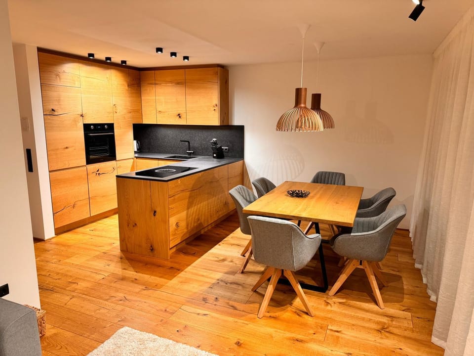 Kitchen or kitchenette, Dining area, stove