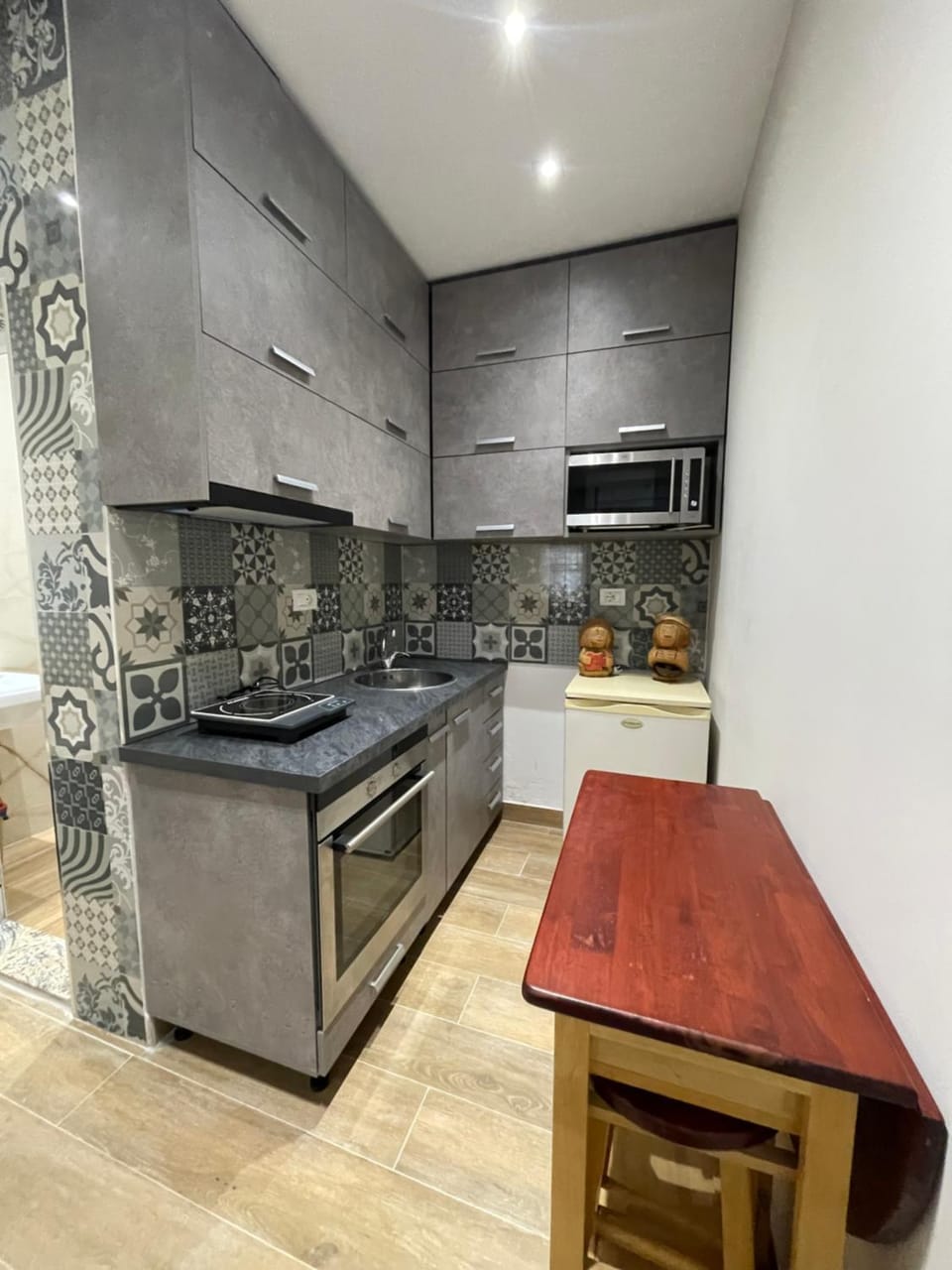Kitchen or kitchenette, Dining area, oven, stove