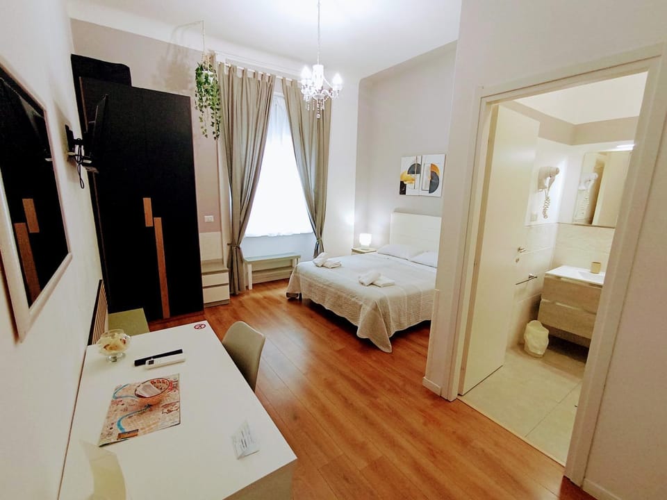 Photo of the whole room, Bedroom