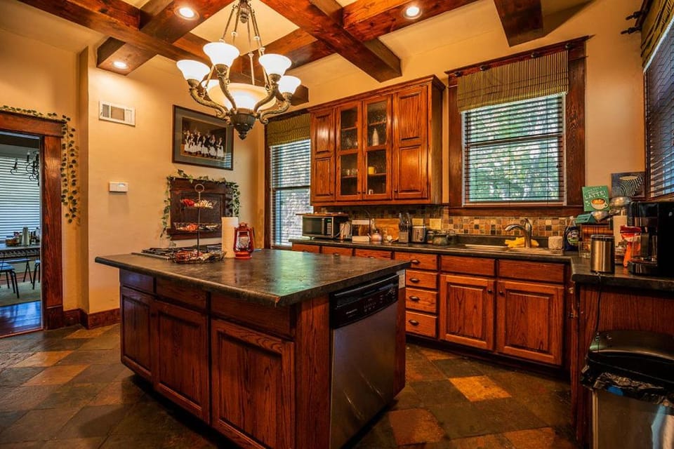 Coffee/tea facilities, Kitchen or kitchenette, dishwasher, minibar, pet friendly, stove