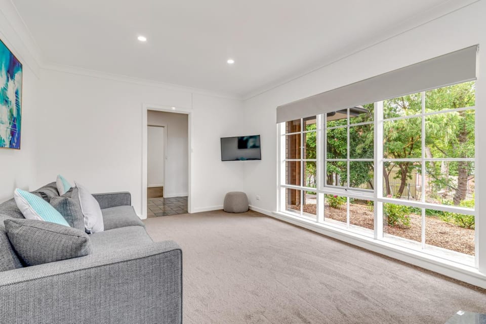 TV and multimedia, Living room, Garden view