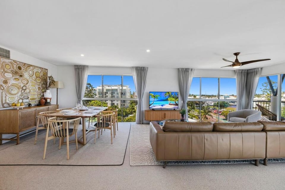Incredible Beachside Penthouse-RIVA11 Apartment in Sunshine Coast