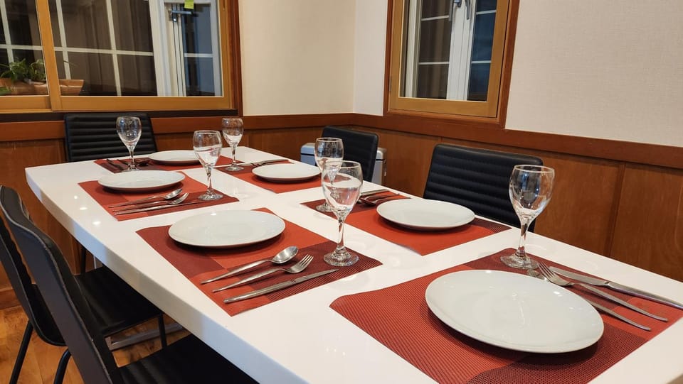 Dining area, Food