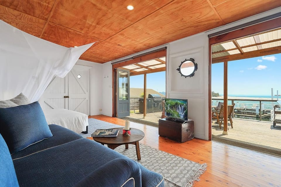 Boatshed and Boathouse House in Huskisson