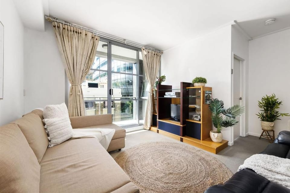 A Stylish Apt for 4 Right Next to Darling Harbour Apartment in Sydney