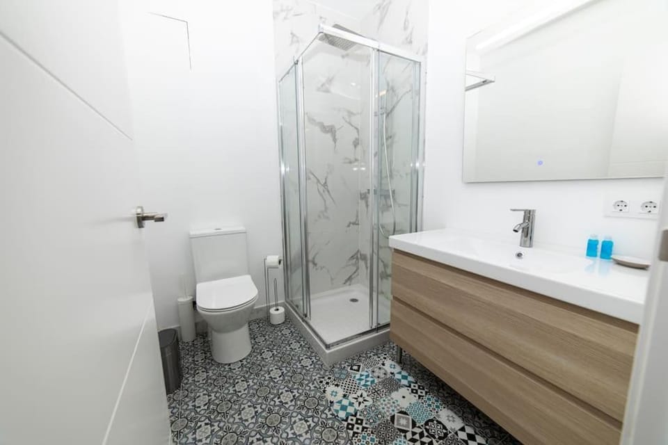 Toilet, Bathroom, towels