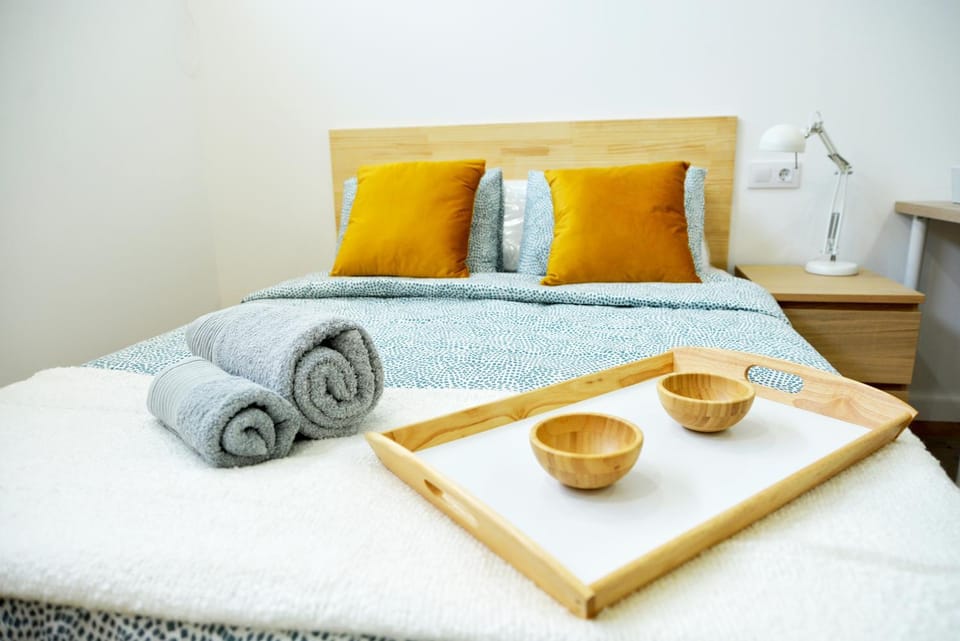 Bedroom, towels
