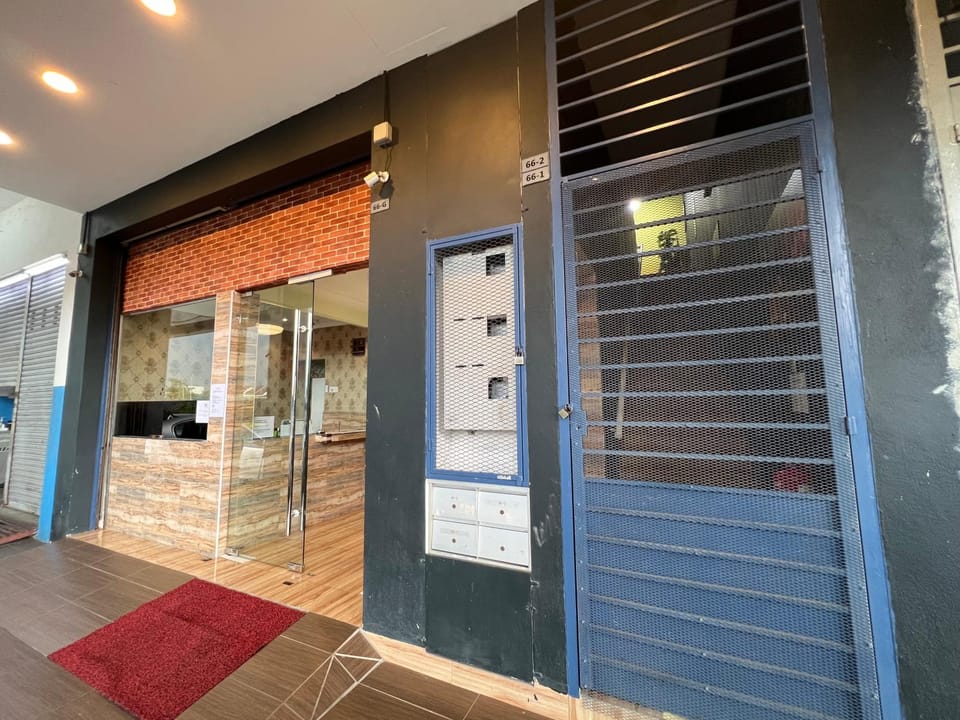 Facade/entrance