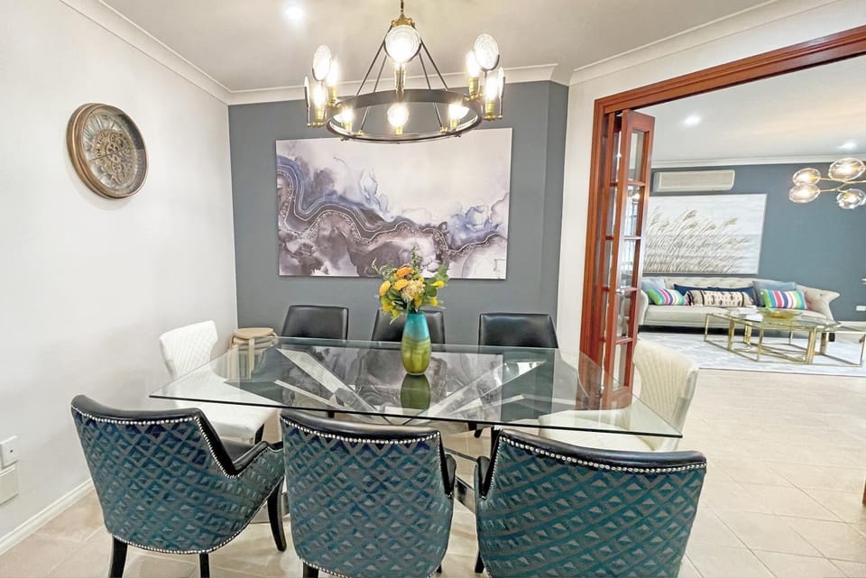 Seating area, Dining area