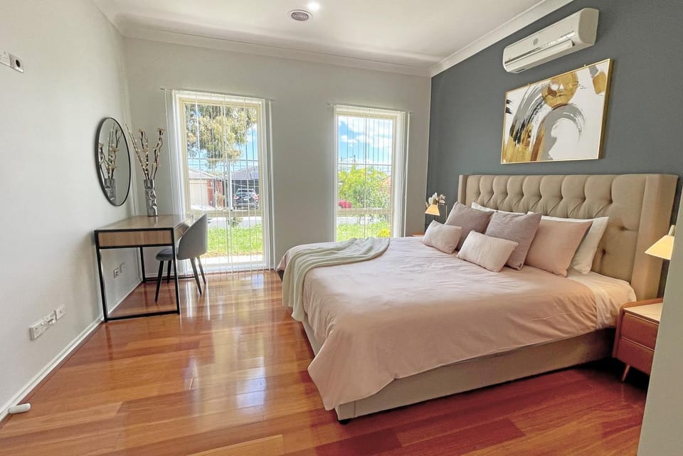 Bed, Photo of the whole room, Bedroom, air conditioner