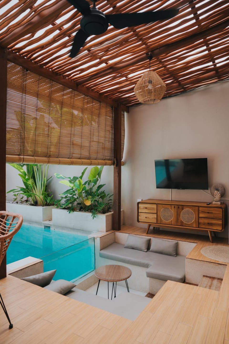 TV and multimedia, Seating area, Swimming pool