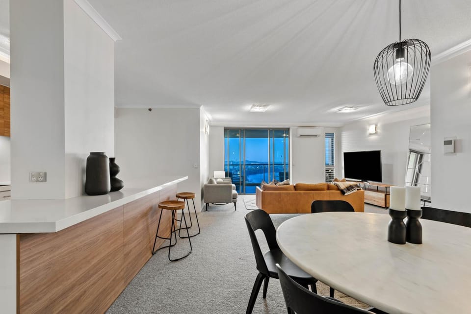 Communal lounge/ TV room, TV and multimedia, Living room, Seating area, Dining area