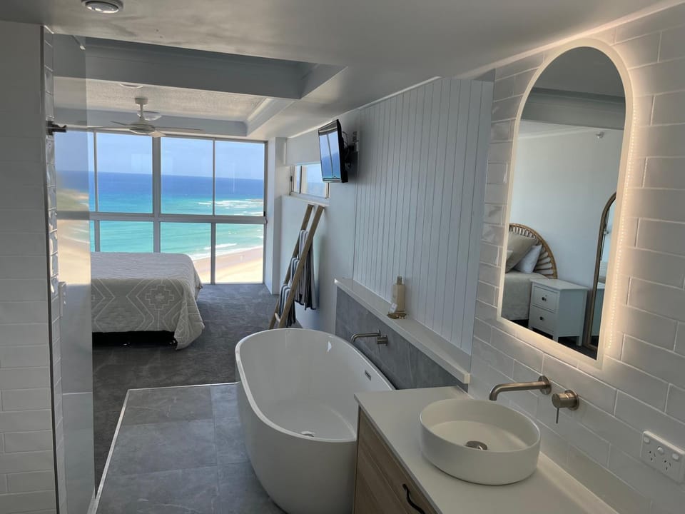 Endless Summer in Cooly Level 18 Apartment in Tweed Heads