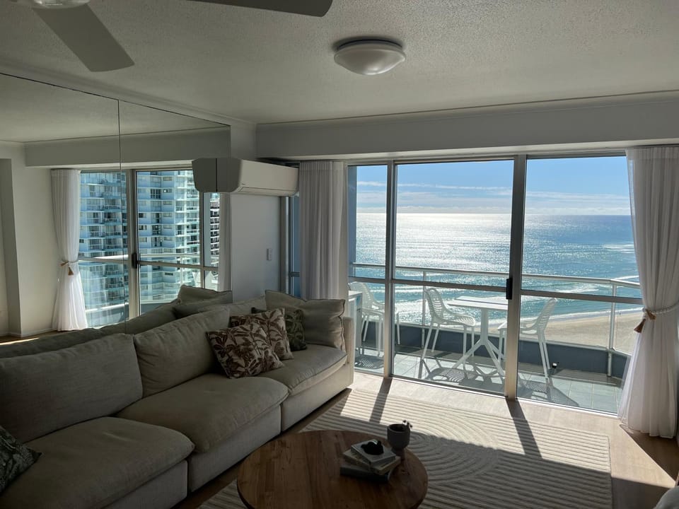 Endless Summer in Cooly Level 18 Apartment in Tweed Heads