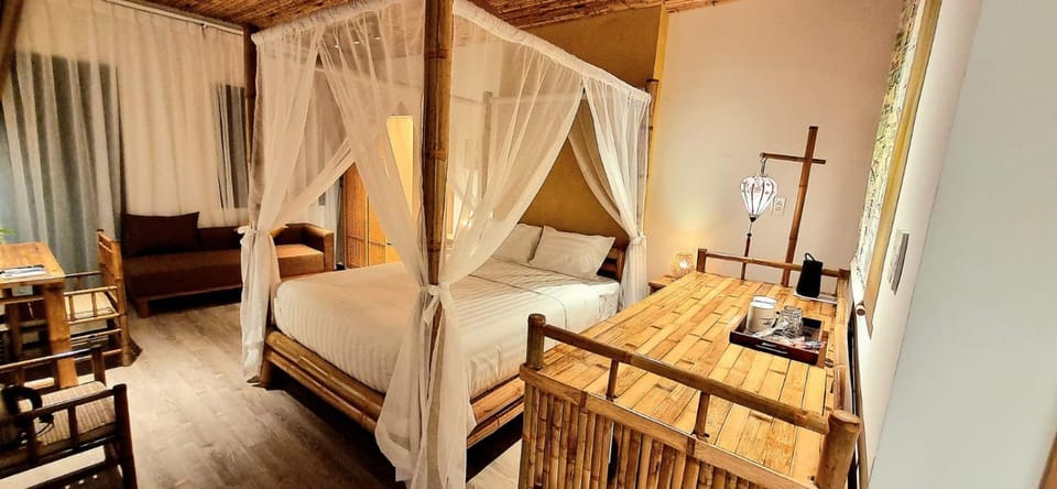 Bed, Photo of the whole room, Seating area