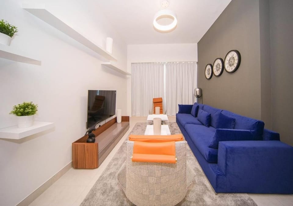 TV and multimedia, Living room, Seating area, Evening entertainment