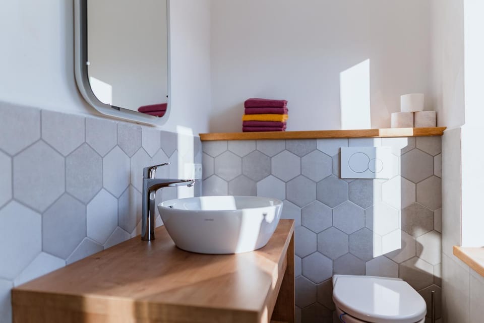 Bathroom, towels