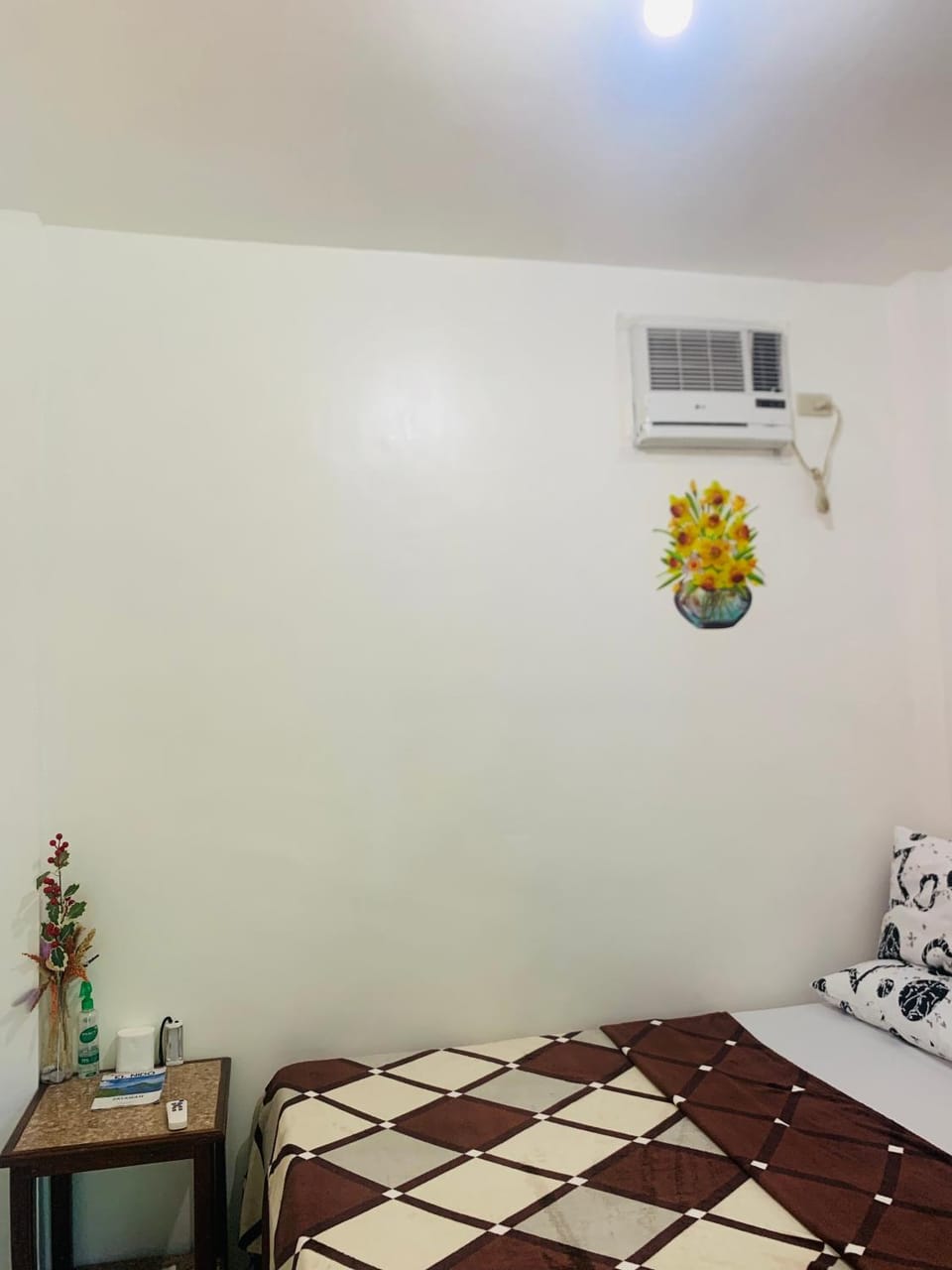 Bed, Bedroom, air conditioner