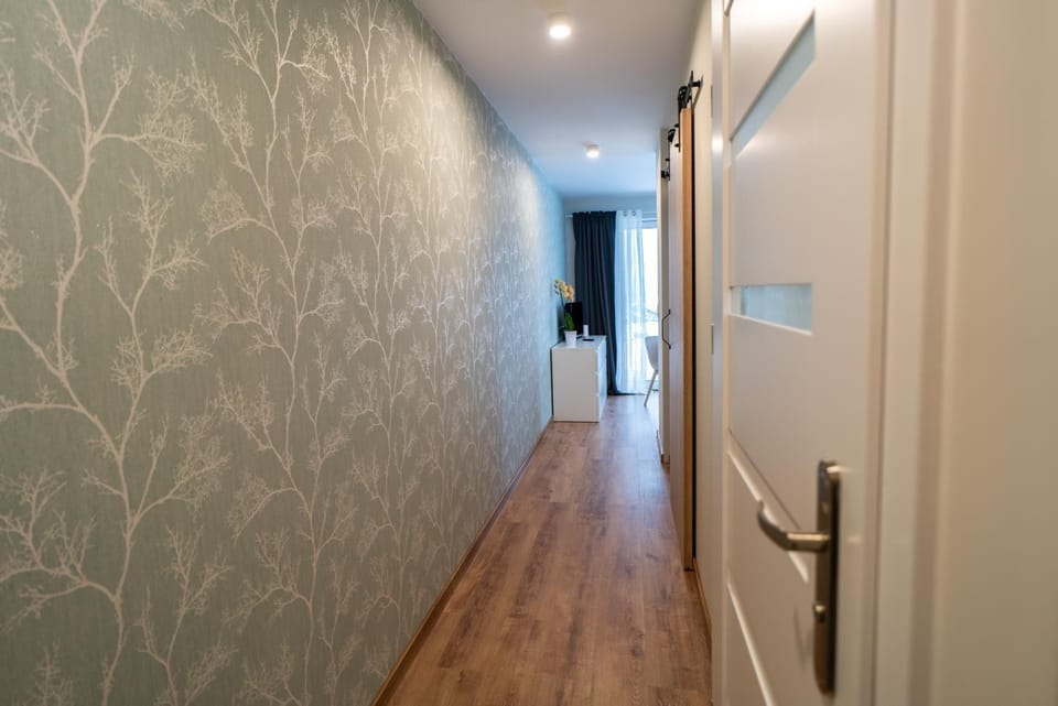 Facade/entrance, wardrobe