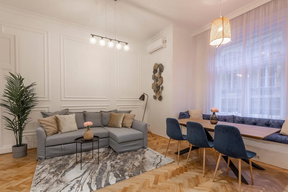 Living room, Photo of the whole room, Dining area