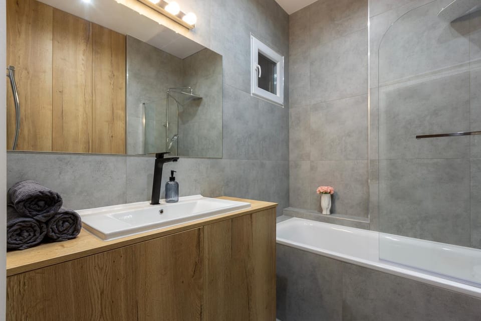 Bathroom, Bath, towels