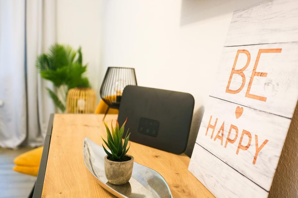 TV and multimedia, Text overlay, hair dresser