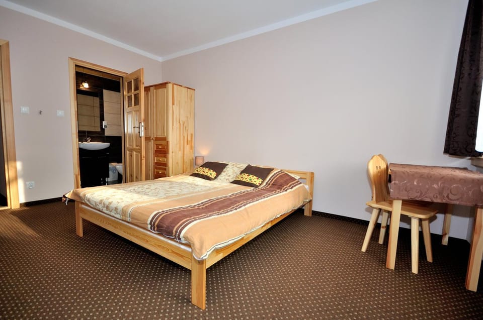 Bed, Living room, Photo of the whole room, Bedroom