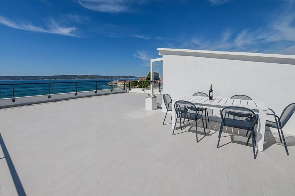Stunning beachfront apartment with roof terrace Apartment in Šibenik-Knin County, Croatia