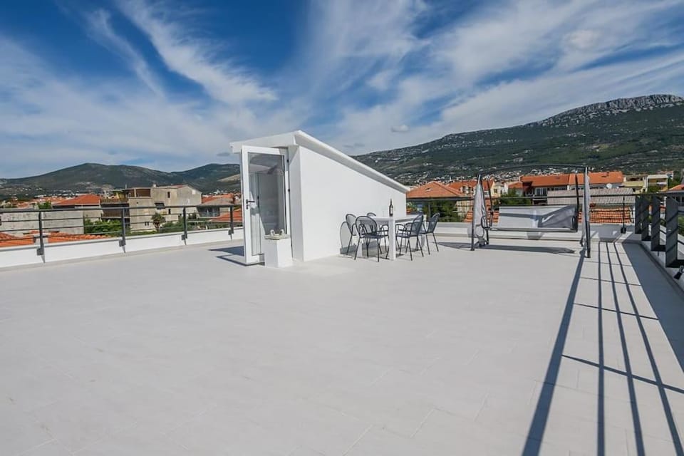 Stunning beachfront apartment with roof terrace Apartment in Šibenik-Knin County, Croatia