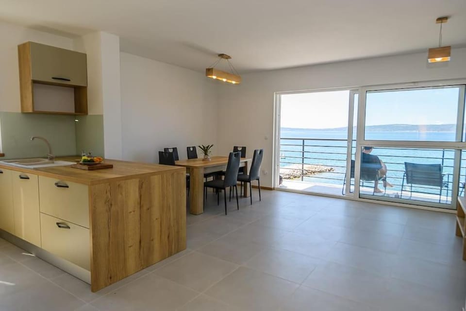 Stunning beachfront apartment with roof terrace Apartment in Šibenik-Knin County, Croatia