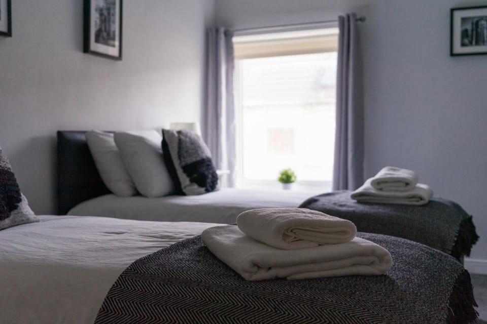 Chestnut House - Sleeps 4 - Pet friendly - Parking House in Ashington