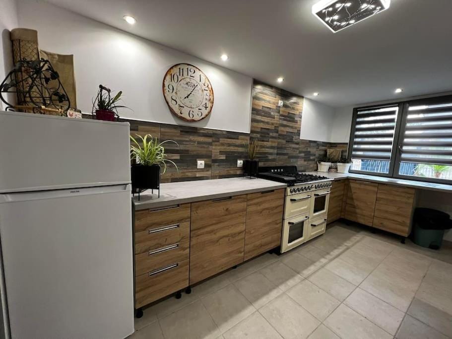 Kitchen or kitchenette, pet friendly