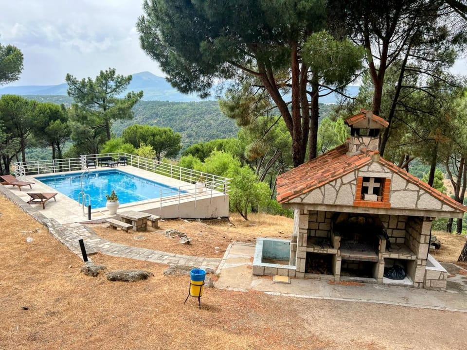 Day, Natural landscape, Summer, BBQ facilities, Landmark view, Mountain view, Swimming pool