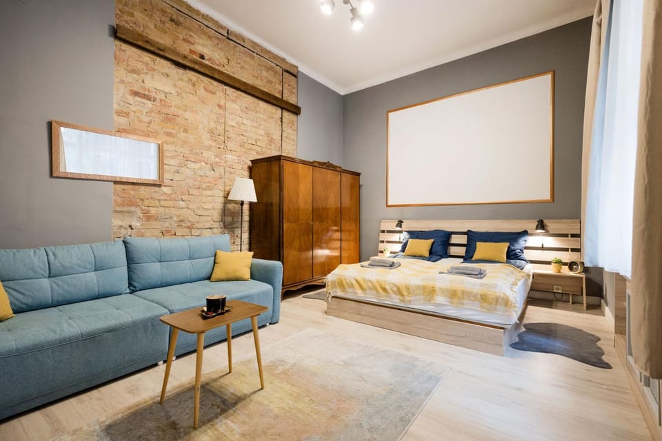 Bed, Seating area, wardrobe