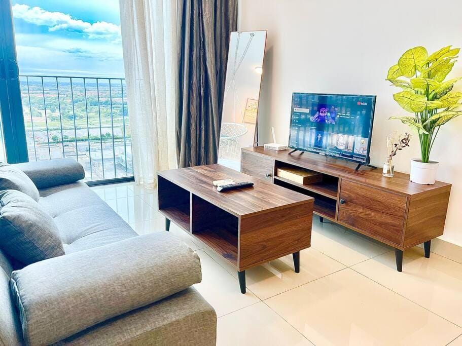 G 1-5pax Cozy Home Trefoil Setia Alam 100mps Wifi & TV SCCC Apartment in Selangor, Malaysia