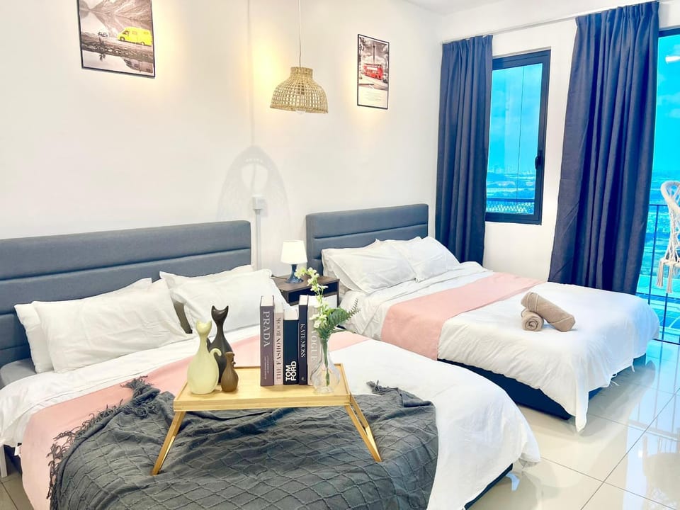 G 1-5pax Cozy Home Trefoil Setia Alam 100mps Wifi & TV SCCC Apartment in Selangor, Malaysia