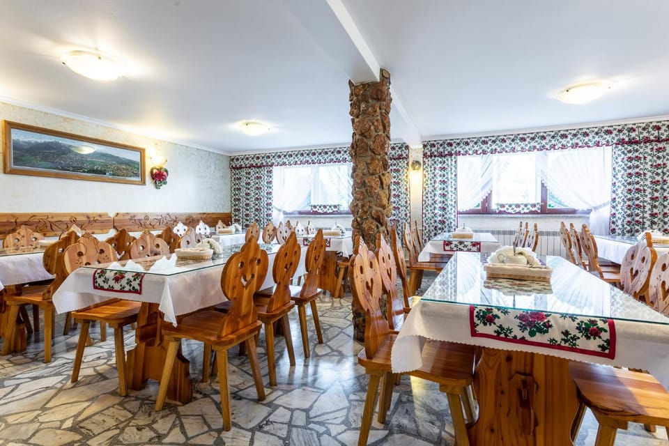 Restaurant/places to eat, Seating area