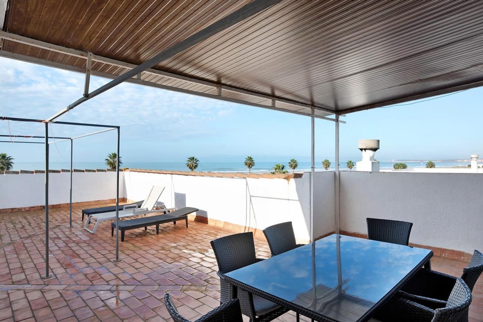 Property building, Balcony/Terrace, Living room
