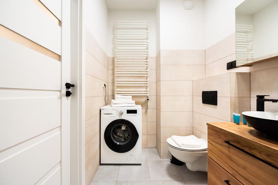 Toilet, Bathroom, towels, washing machine, dryer