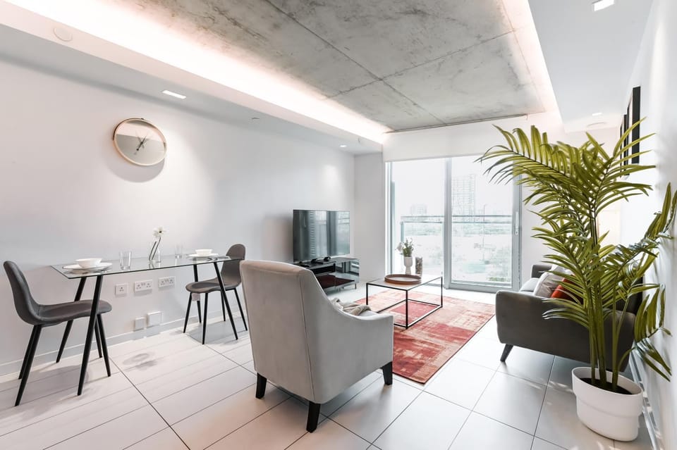 TV and multimedia, Living room, Seating area, Dining area, Evening entertainment