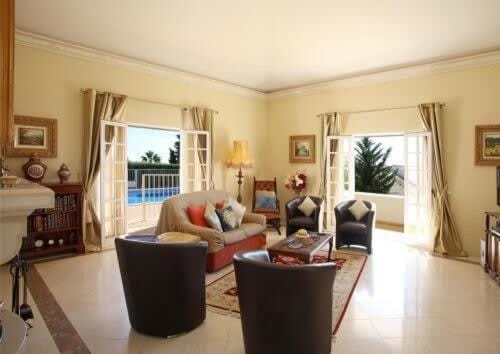 Villa Juniper fenced pool spacious house Villa in Guia