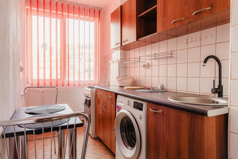 Kitchen or kitchenette, stove, washing machine