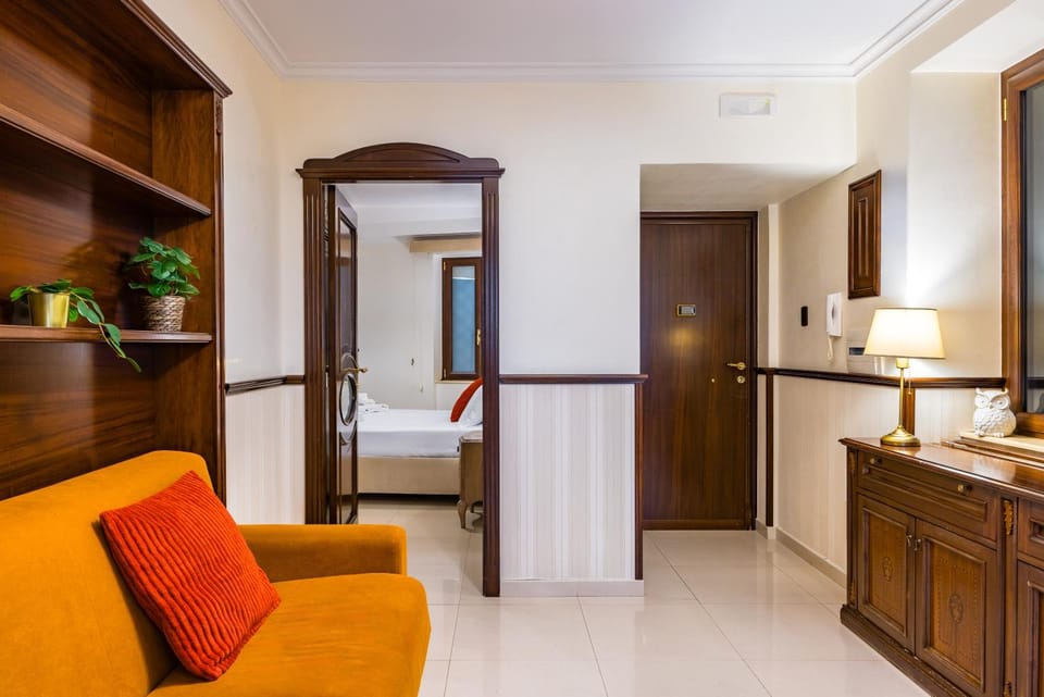Communal lounge/ TV room