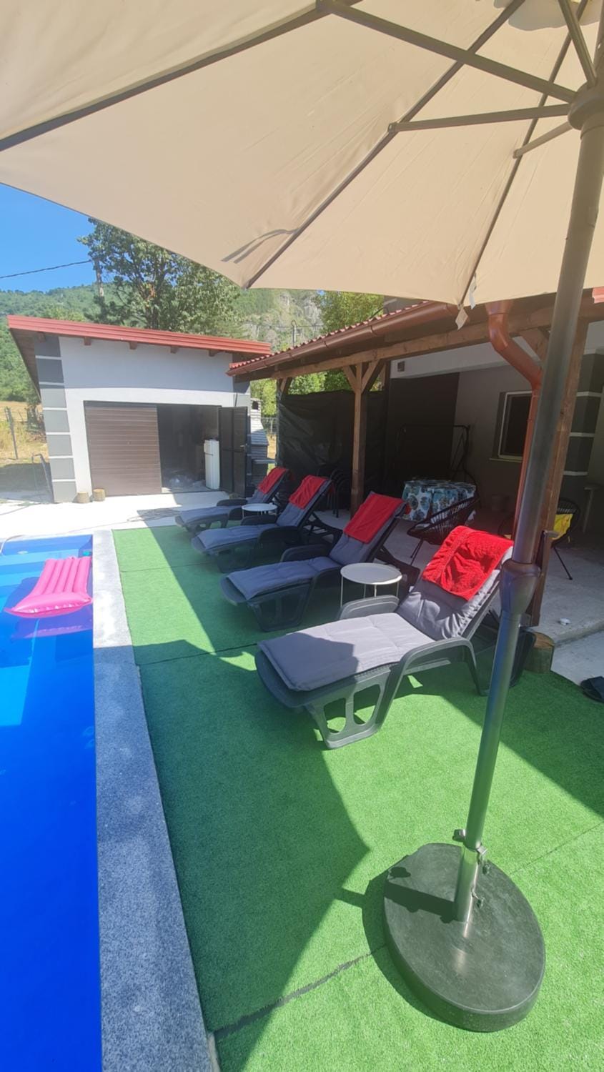 Swimming pool