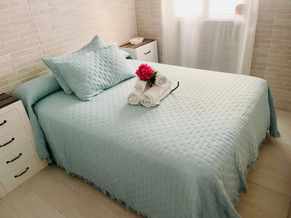 Bed, Photo of the whole room