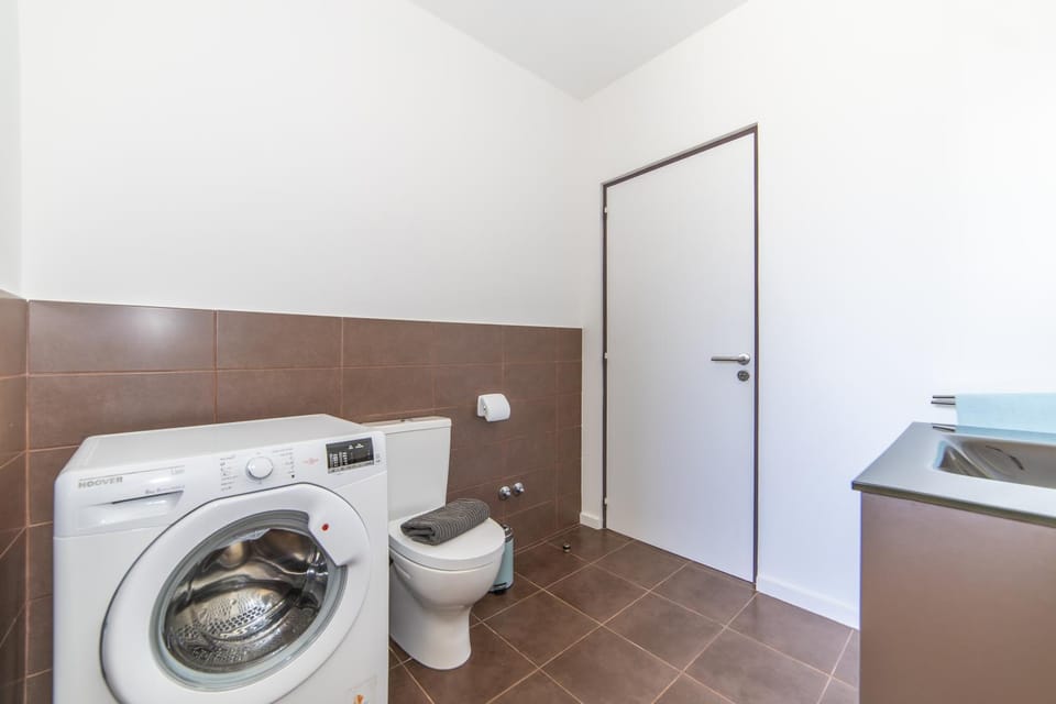 Toilet, Bathroom, washing machine