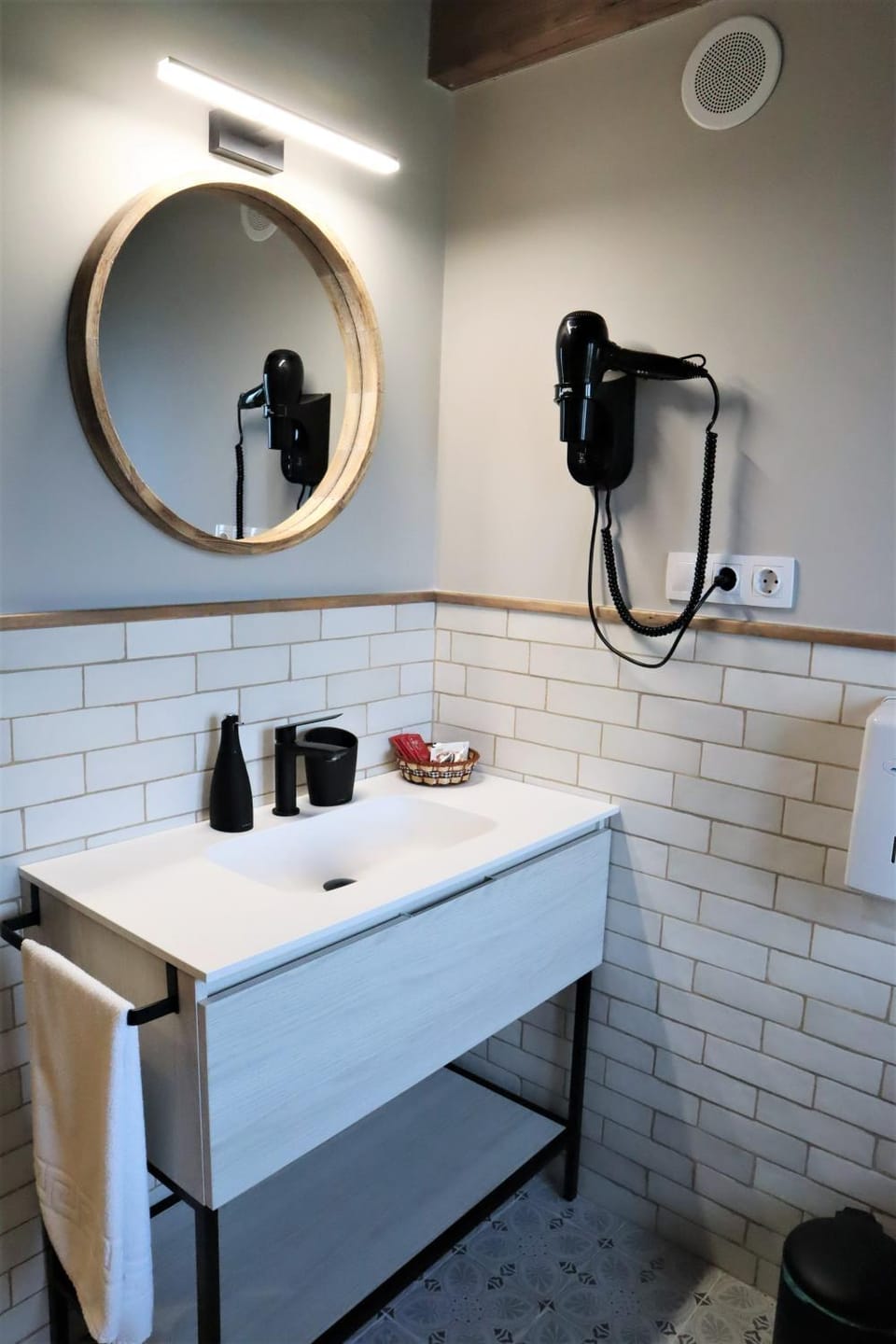 Bathroom, heating