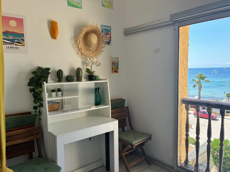"Le 63 aux Charmettes" Au Brusc Vue Mer Parking Wifi etc inclus Apartment in Six-Fours-les-Plages