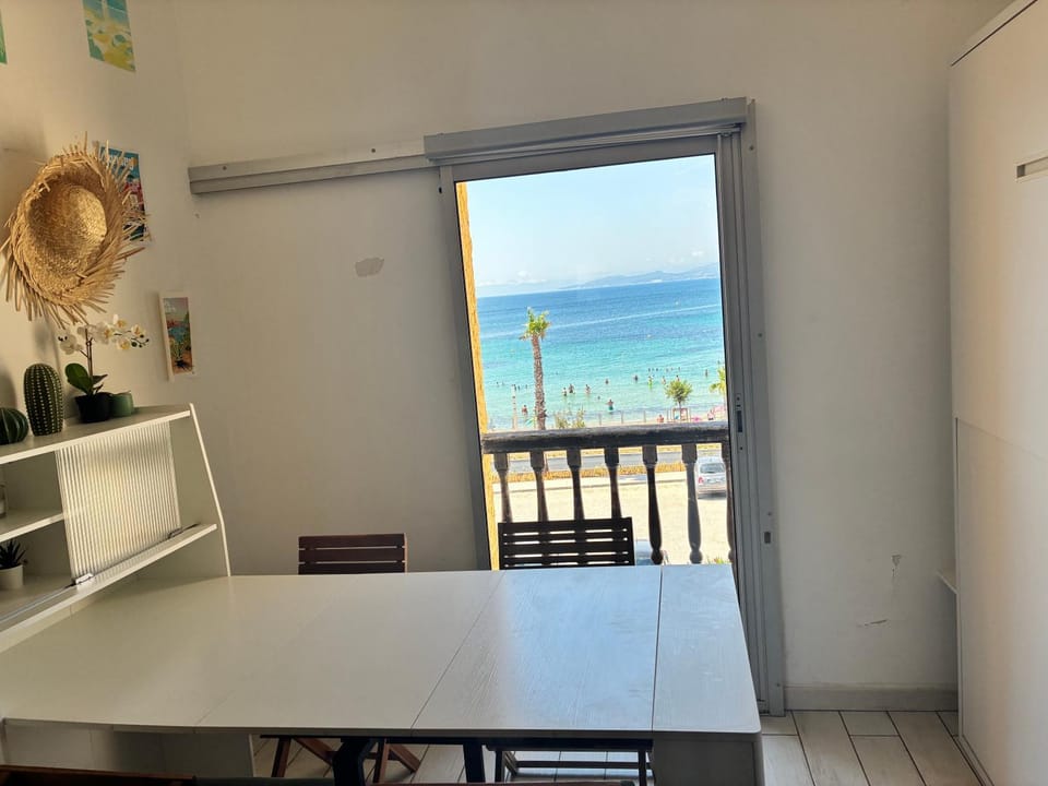 Dining area, Beach